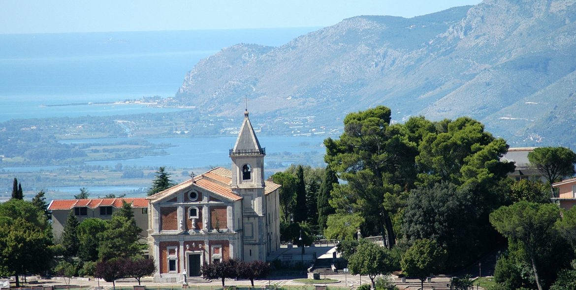 Veduta panoramica sul Santuario del Colle